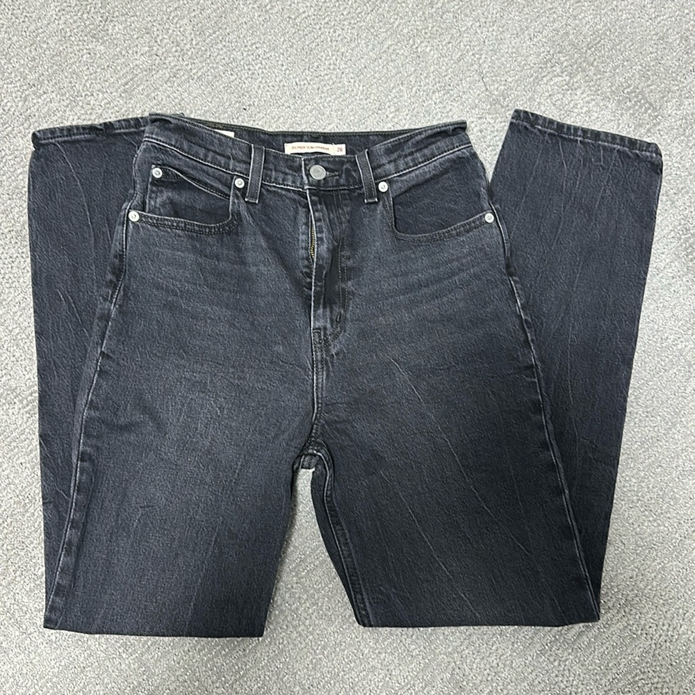 Women’s black Levi  jeans size 26 worn once!